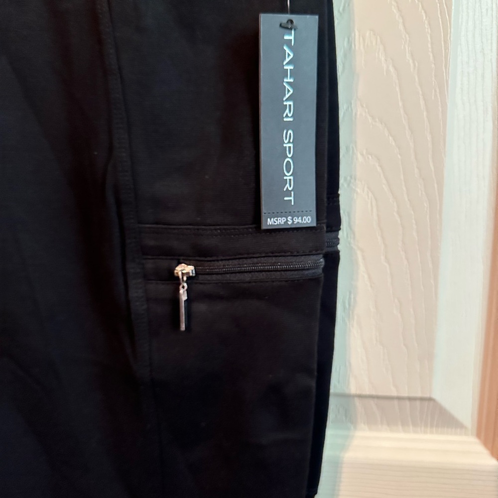 Cropped plus size Athletic Pants with Elastic Waistband. NWT - Picture 2 of 4